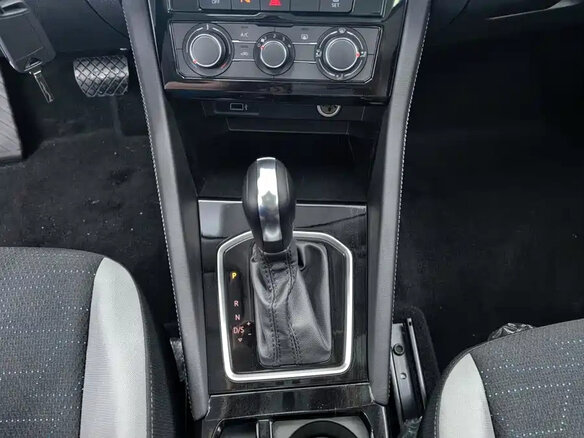 2026 Jetta VS7 I Рестайлинг 2, белый - вид 6