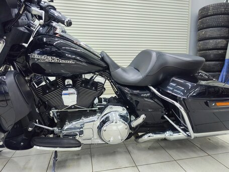 2014 Harley-Davidson Street Glide, чёрный, 1360000 рублей, вид 3