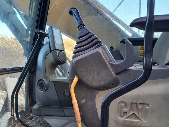 2007 Caterpillar 320D, жёлтый, 4000000 рублей - вид 4