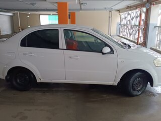 2011 Chevrolet Aveo I Рестайлинг, белый, 560000 рублей, вид 2