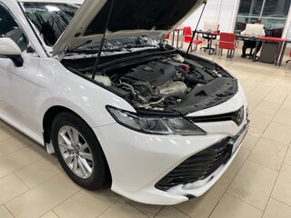 2018 Toyota Camry VIII (XV70), белый, 1900000 рублей, вид 4