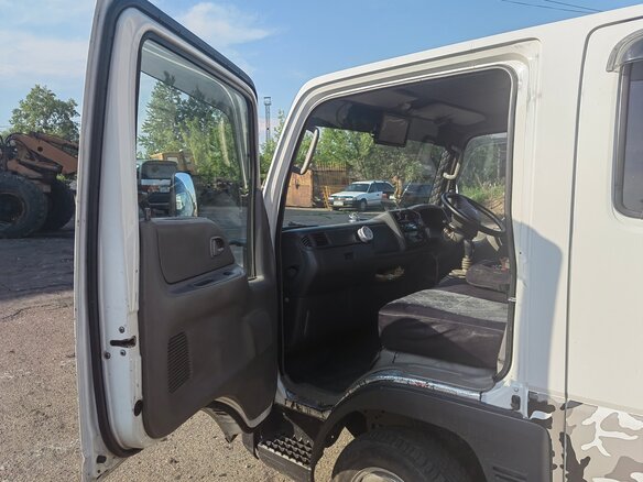 2000 Mazda Titan, белый, 1700000 рублей - вид 8