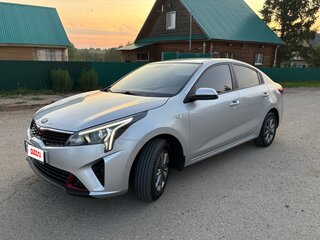 2020 Kia Rio IV Рестайлинг, серебристый, 1790000 рублей, вид 3