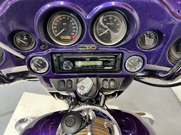 2010 Harley-Davidson Electra Glide, фиолетовый, 690000 рублей - вид 9