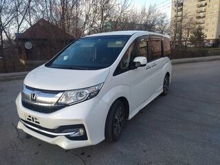 2017 Honda Stepwgn Spada V, белый, 1990000 рублей, вид 2