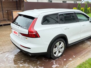 2019 Volvo V60 Cross Country II, белый, 2850000 рублей, вид 4