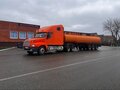2000 Freightliner Century Class, оранжевый, 2500000 рублей - вид 1