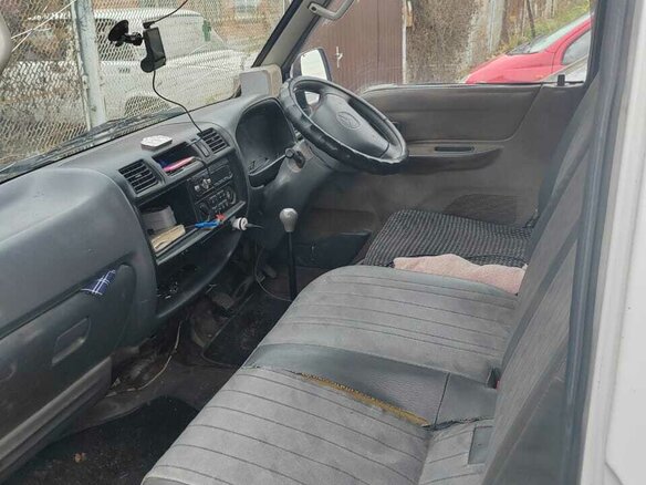 2001 Mazda Bongo IV, белый, 330000 рублей - вид 5
