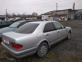 1998 Mercedes-Benz E-Класс 240 II (W210, S210), серебристый, 500000 рублей, вид 5