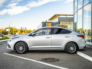 2017 Hyundai Solaris II, серебристый, 998000 рублей, вид 4