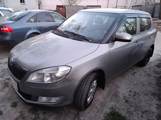 2013 Skoda Fabia II Рестайлинг, бежевый, 450000 рублей, вид 1