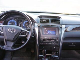 2014 Toyota Camry VII (XV50) Рестайлинг, чёрный, 1850000 рублей, вид 2