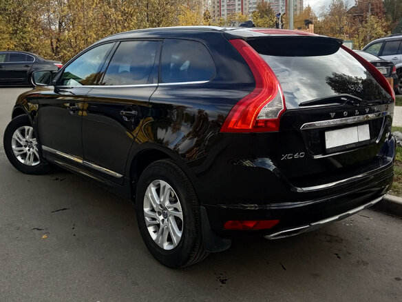 2016 Volvo XC60 I Рестайлинг, чёрный - вид 3