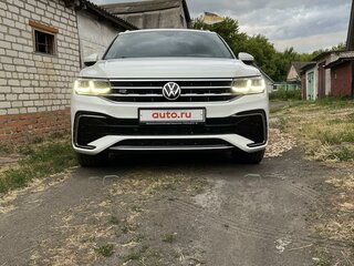 2021 Volkswagen Tiguan II Рестайлинг, белый, 5000000 рублей, вид 4