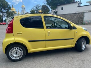 2008 Peugeot 107 I, жёлтый, 550000 рублей, вид 2