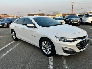 2020 Chevrolet Malibu IX Рестайлинг, белый, 1700000 рублей, вид 2