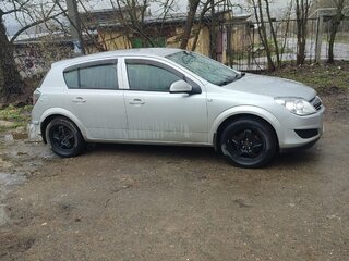 2011 Opel Astra H Рестайлинг, серебристый, 600000 рублей, вид 3