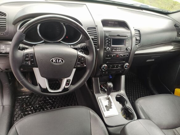 2010 Kia Sorento II, серый, 1600000 рублей - вид 4