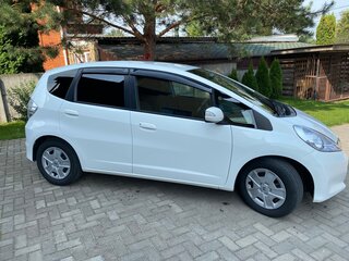 2010 Honda Fit Hybrid II, белый, 720000 рублей, вид 3