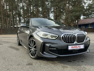 2021 BMW 1 серии 116d III (F40), серый, 2000000 рублей, вид 3