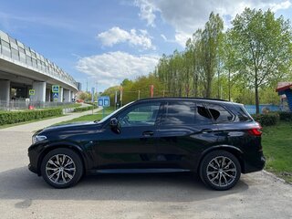 2020 BMW X5 45e IV (G05/G18), чёрный, 6490000 рублей, вид 3