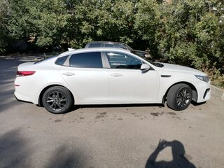 2019 Kia Optima IV Рестайлинг, белый, 1350000 рублей, вид 2