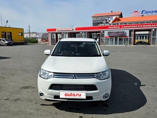 2013 Mitsubishi Outlander PHEV III, белый, 1750000 рублей, вид 1