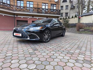 2022 Lexus ES 300h VII Рестайлинг, чёрный, 5350000 рублей, вид 1