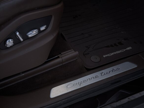 2018 Porsche Cayenne Turbo III, коричневый, 9000000 рублей - вид 9