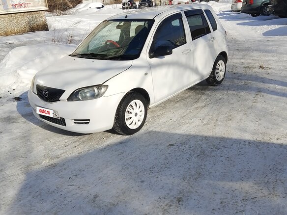 2003 Mazda Demio II (DY), белый, 365000 рублей