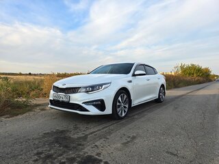 2019 Kia Optima IV Рестайлинг, белый, 1910000 рублей, вид 1