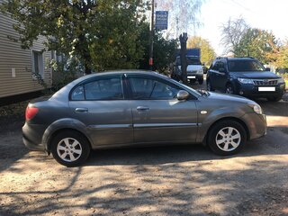 2010 Kia Rio II Рестайлинг, серебристый, 550000 рублей, вид 3