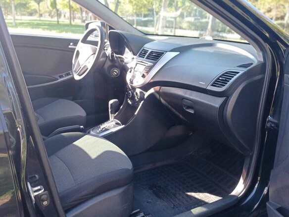 2013 Hyundai Solaris I, чёрный, 1030000 рублей - вид 12