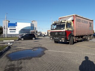 1995 Mercedes-Benz 1824, красный, 900000 рублей, вид 2