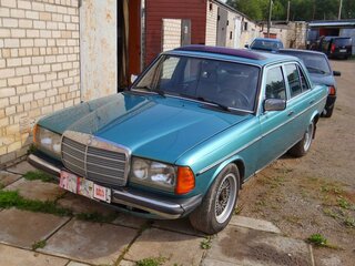 1984 Mercedes-Benz W123 300, зелёный, 1400000 рублей, вид 1