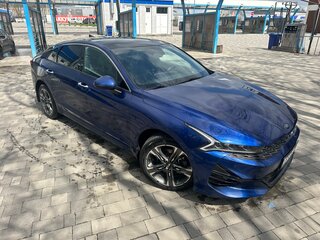 2021 Kia K5 III, синий, 3250000 рублей, вид 1
