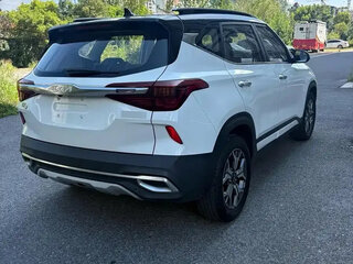 2022 Kia KX3, белый, 1690000 рублей, вид 3