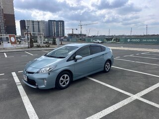 2015 Toyota Prius III Рестайлинг (XW30), голубой, 1500000 рублей, вид 1
