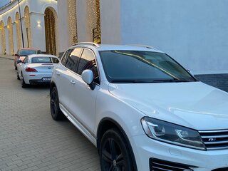 2017 Volkswagen Touareg II Рестайлинг, белый, 2700000 рублей, вид 4