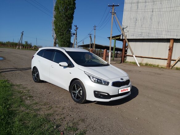 2016 Kia Ceed II Рестайлинг, белый, 1100000 рублей - вид 2