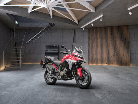 2026 Ducati Multistrada V4, красный, 2750000 рублей, вид 1