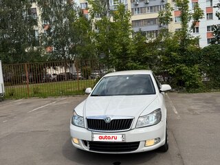 2011 Skoda Octavia DSG7 II (A5) Рестайлинг, белый, 700000 рублей, вид 3