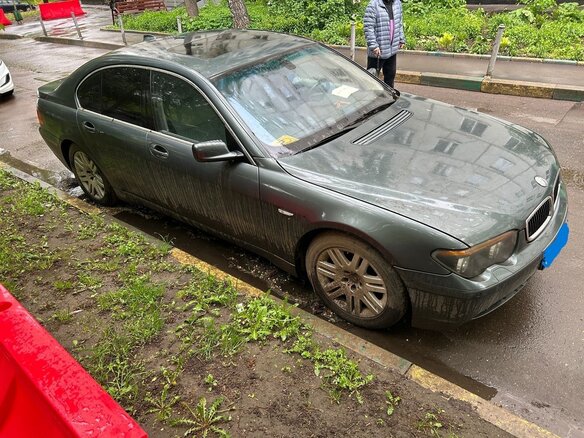 2002 BMW 7 серии 745i IV (E65/E66), серый, 750000 рублей - вид 4