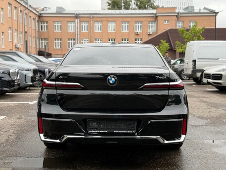 2025 BMW 7 серии 740i xDrive VII (G70), чёрный, 11390000 рублей, вид 3