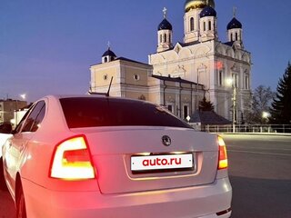2010 Skoda Octavia II (A5) Рестайлинг, белый, 500000 рублей, вид 4
