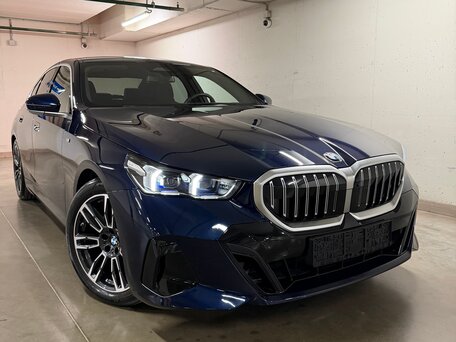 2023 BMW 5 серии 520d xDrive VIII (G60/G61/G68), синий, 6850000 рублей, вид 1