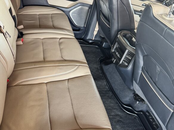 2020 Ram 1500 Crew Cab V, красный, 3500000 рублей - вид 15