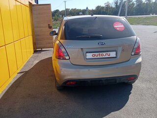 2010 Kia Rio II Рестайлинг, бежевый, 650000 рублей, вид 3
