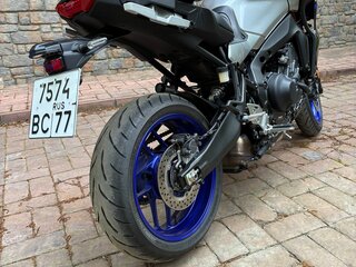 2022 Yamaha MT-09 Tracer (FJ-09), серебристый, 1299999 рублей, вид 5