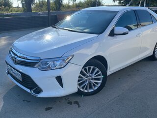 2015 Toyota Camry VII (XV50) Рестайлинг, белый, 1685000 рублей, вид 2